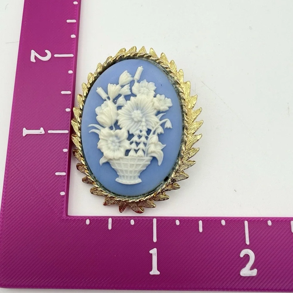 Dodds Floral Vase Cameo Brooch Blue White Flowers Vintage Gold Ton Pin